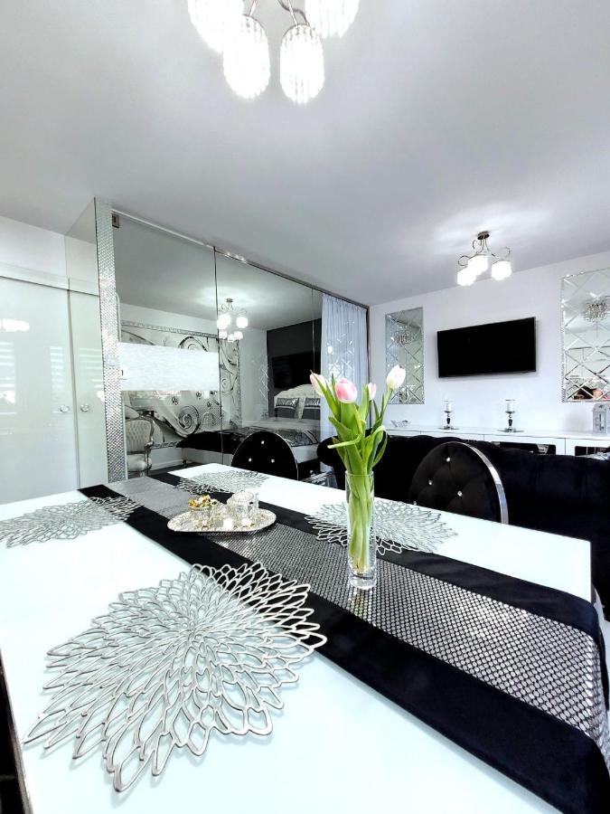 Apartament Glamour Gniezno Bagian luar foto